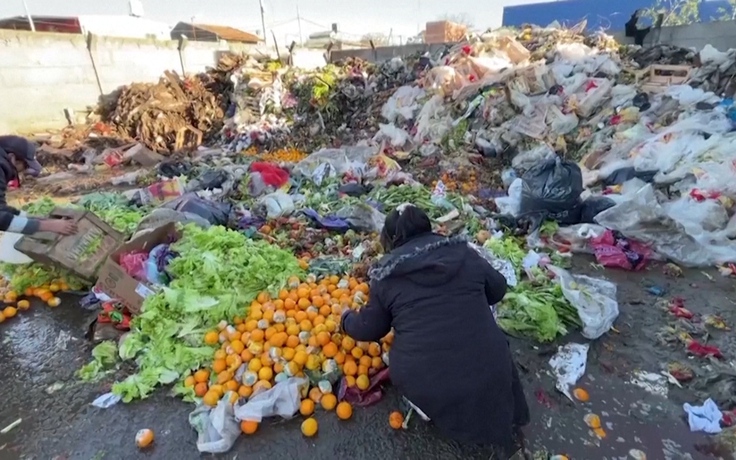 Lạm phát phi mã, bếp ăn mót đồ thừa nấu cho người nghèo ở Argentina