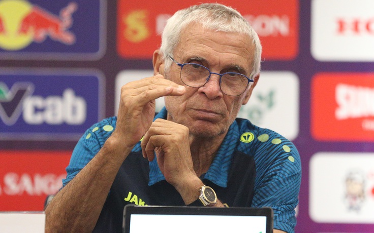 HLV Hector Cuper khen ngợi ông Troussier, khẳng định đội tuyển Việt Nam chơi tốt