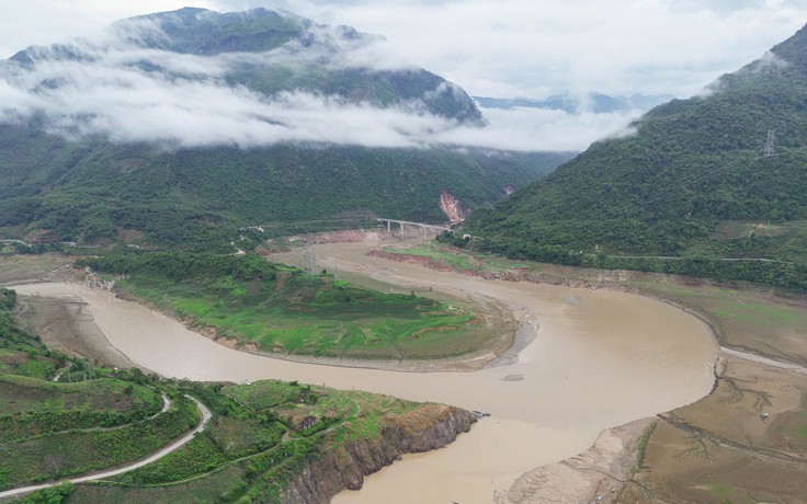 Xuôi dòng Đà Giang trong mùa nước cạn