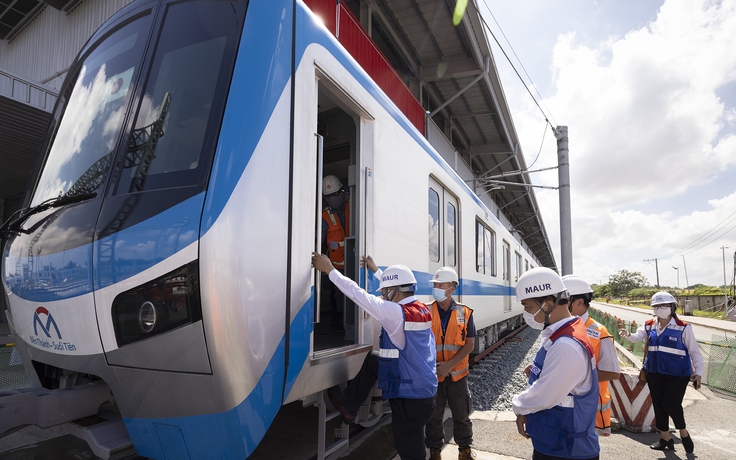 Thẻ vé tuyến metro số 1 in hình những biểu tượng kiến trúc nào của TP.HCM?