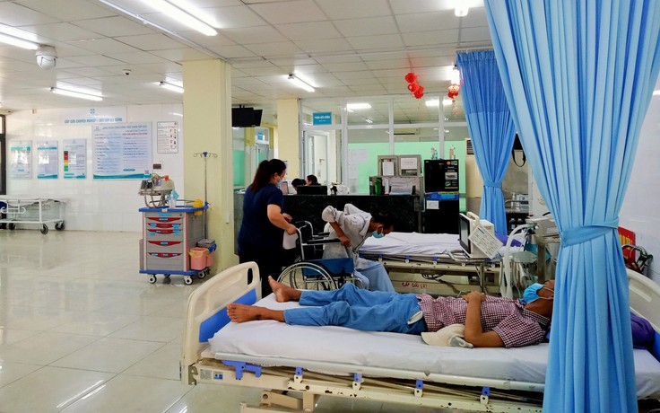 Đoàn du khách 7 người nhập viện vì ngộ độc thực phẩm ở Đà Nẵng