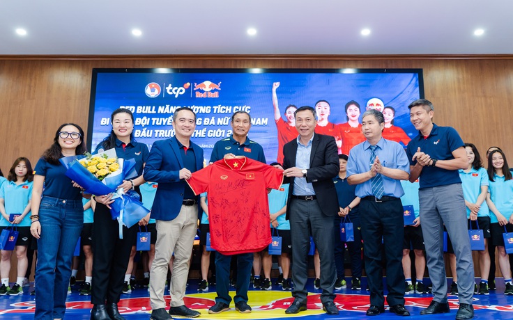 Đội tuyển nữ Việt Nam tri ân HLV Mai Đức Chung trước thềm World Cup nữ 2023