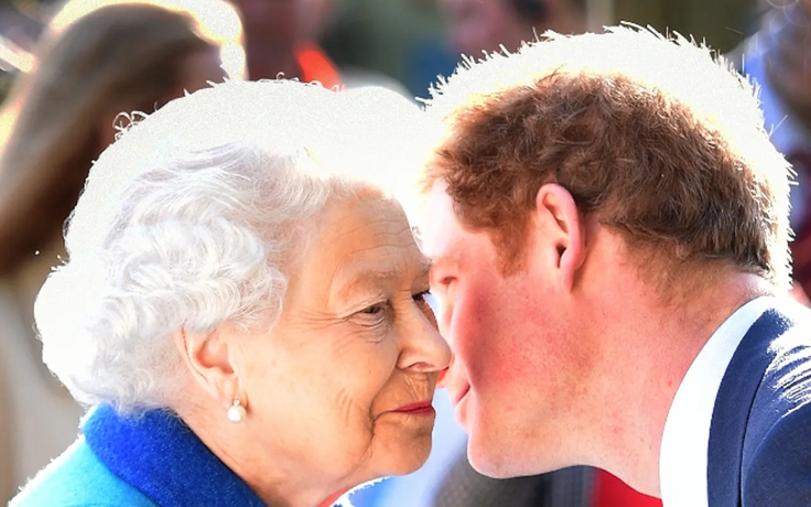 Hoàng tử Harry làm Nữ hoàng Elizabeth II buồn khổ trong những ngày cuối đời