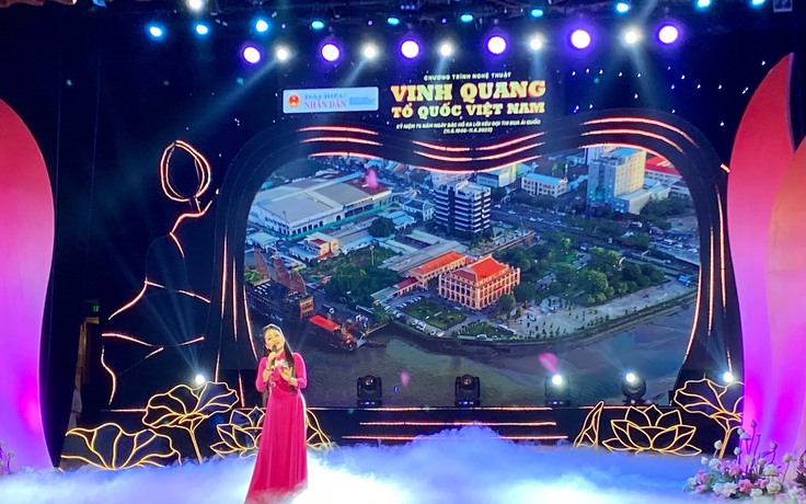 Ca sĩ Thanh Lam, Anh Thơ hát trong chương trình 'Vinh quang Tổ quốc Việt Nam'