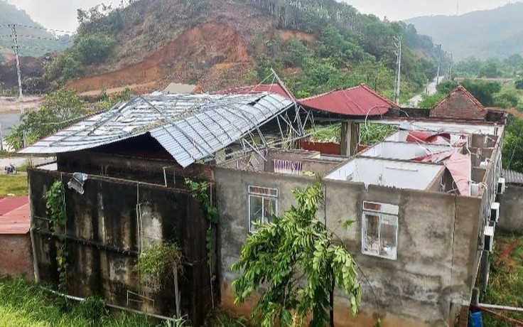 1 người mất tích, 380 ngôi nhà hư hỏng do giông, lốc đêm qua