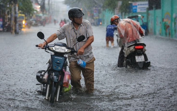 TP.HCM dự báo có mưa diện rộng kéo dài 5 ngày, người dân cần lưu ý điều gì?