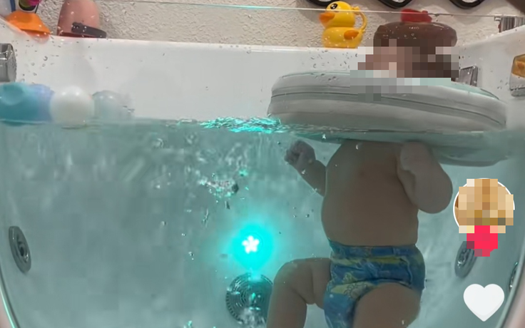 Cho con nhỏ bơi thủy liệu tại nhà, nguy hiểm khó lường?