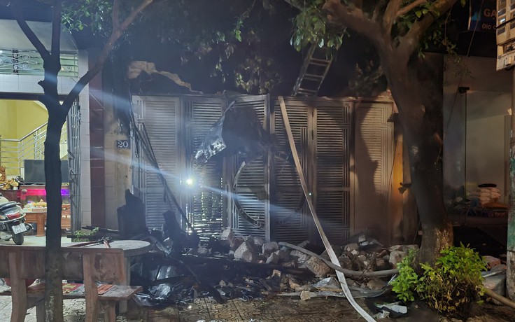 6 người được cứu thoát trong ngôi nhà bốc cháy giữa đêm