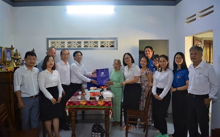 Công ty Điện lực Bình Định thăm Mẹ Việt Nam anh hùng