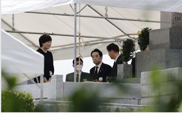 Tro cốt cố Thủ tướng Nhật Shinzo Abe được an táng sau một năm