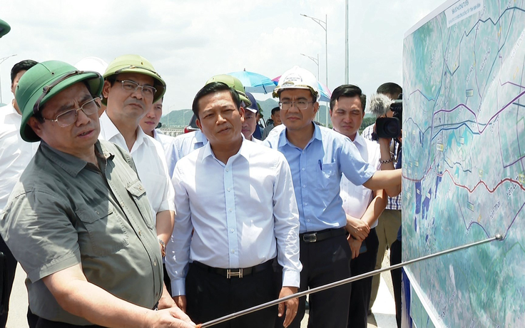 Thủ tướng thị sát tuyến đường đông - tây của tỉnh Ninh Bình