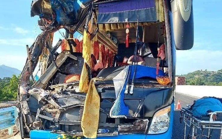 Tai nạn giao thông trên cao tốc Nha Trang - Cam Lâm làm 2 người chết