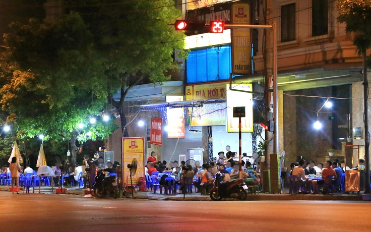 Giành lại vỉa hè cho người đi bộ ở Hà Nội đang 'bắt cóc bỏ đĩa'?