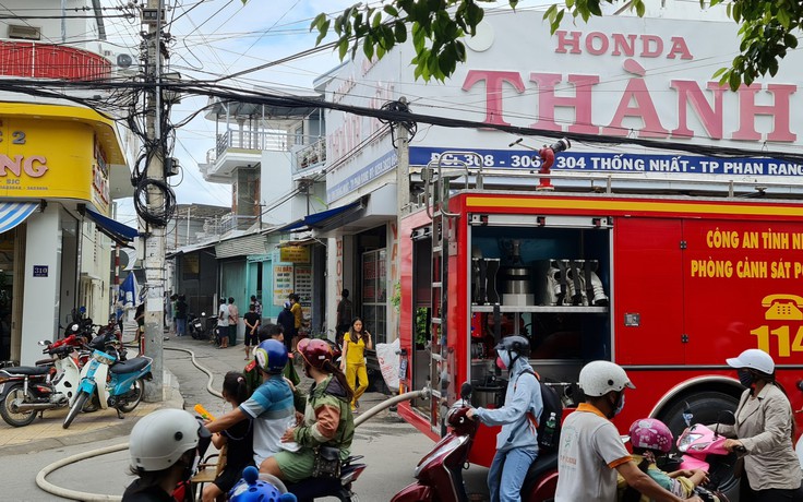 Ninh Thuận: Cháy trụ điện lúc rạng sáng, cả khu phố hoảng loạn