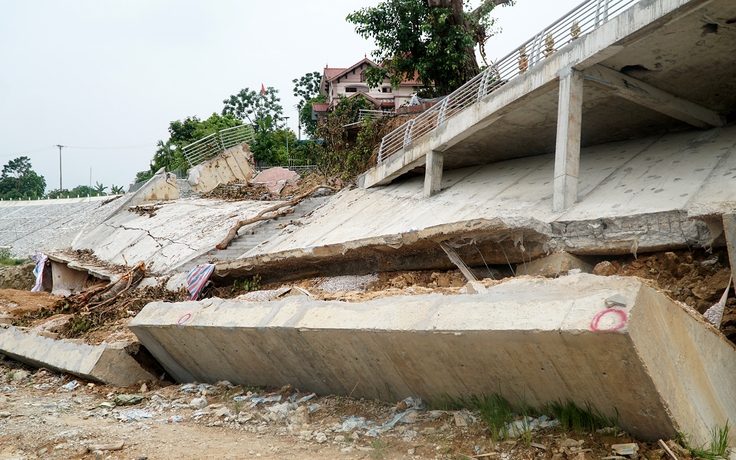 Cận cảnh công trình bờ kè ở Vĩnh Phúc vừa xây xong đã  sạt lở 100 m