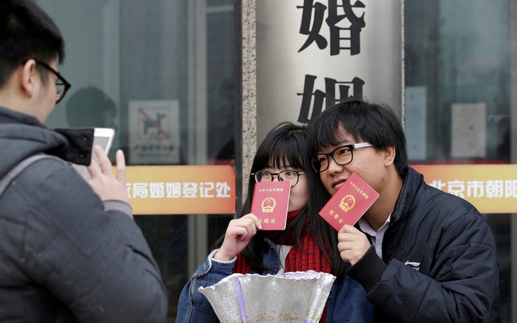 Giới trẻ Trung Quốc chạy theo trào lưu đăng báo chuyện cưới hỏi