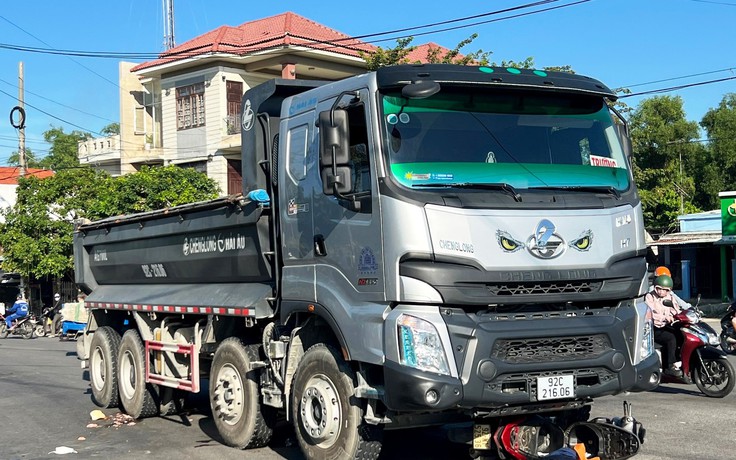 Quảng Nam: Xe máy va chạm xe tải, người phụ nữ tử vong tại chỗ