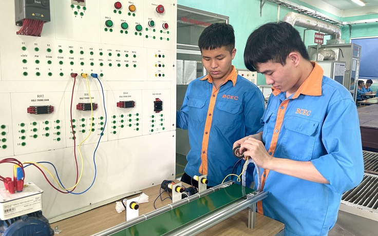 Số lượng hồ sơ xét tuyển vào trường cao đẳng, trung cấp tăng cao Số lượng hồ sơ xét tuyển vào trường cao đẳng, trung cấp tăng cao