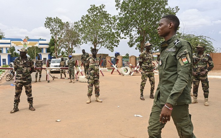 Tây Phi hoãn họp quân sự về khả năng đưa quân đến Niger, tổng thống gặp nguy