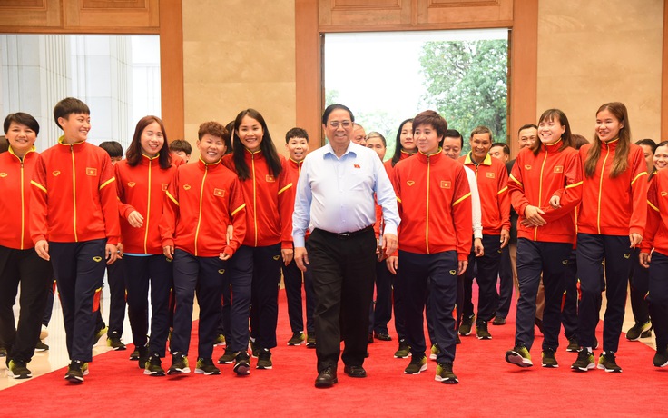 Thủ tướng chúc mừng các cô gái kim cương chơi với tinh thần Việt Nam tại World Cup