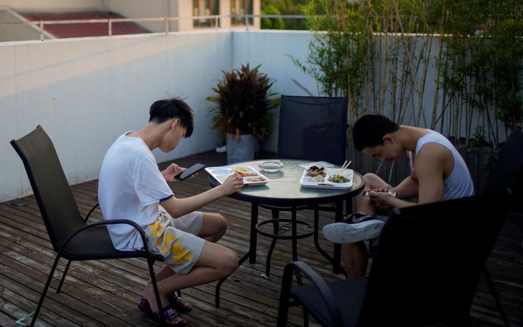 Trung Quốc muốn hạn chế trẻ em dùng điện thoại không quá 2 tiếng một ngày
