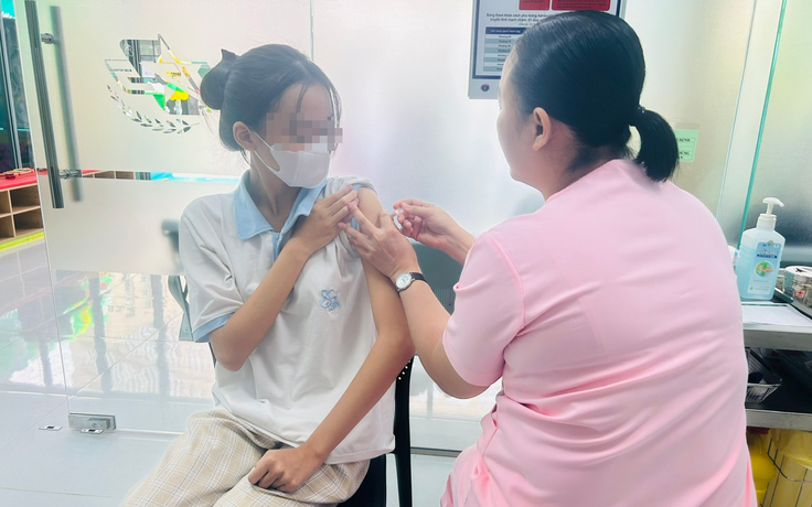 Bệnh viện Quân y 175 ra mắt phòng tiêm vắc xin