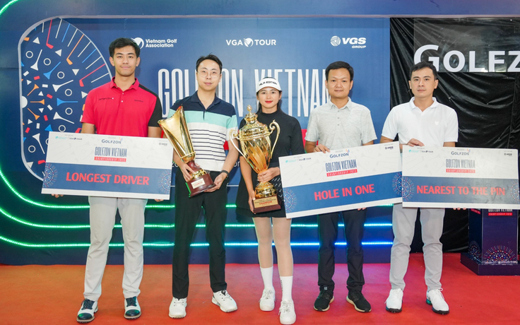 Vượt hàng loạt đồng nghiệp nam, nữ golfer người Mông vô địch giải golf 3D