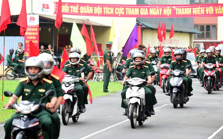Đề nghị thanh niên quân đội giữ đúng lễ tiết trong mọi tình huống giao thông