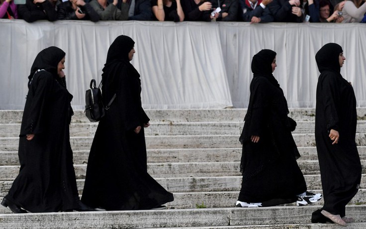 Pháp cấm trang phục abaya của người Hồi giáo trong trường học