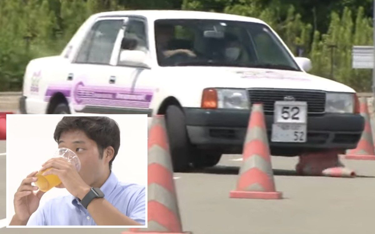 Nhật Bản cho tài xế tự chứng kiến cảnh mình lái xe khi say rượu