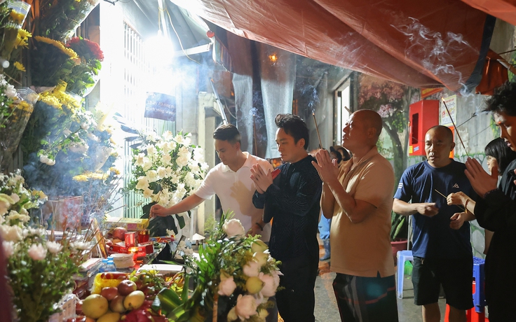 Ca sĩ Tùng Dương chia buồn với nạn nhân vụ cháy chung cư mini ở Hà Nội Ca sĩ Tùng Dương chia buồn với nạn nhân vụ cháy chung cư mini ở Hà Nội