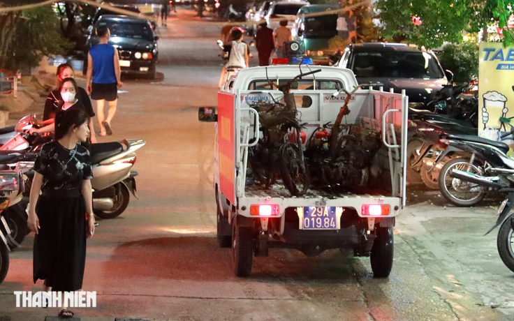 Vụ cháy chung cư mini tại Hà Nội: Chuyển xác xe máy của nạn nhân trong đêm