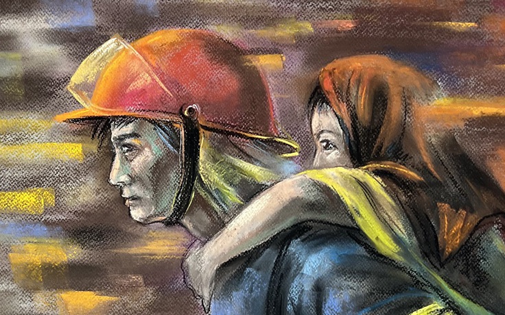 Họa sĩ Lê Sa Long vẽ tranh tôn vinh những người hùng trong vụ cháy chung cư mini