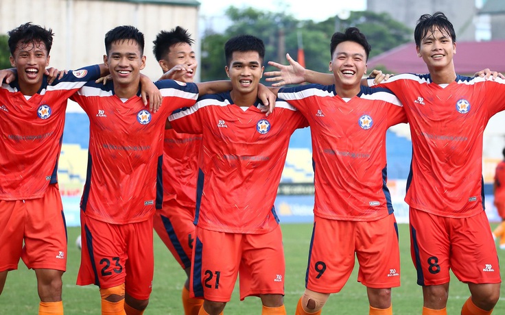 Tiền đạo U.23 Việt Nam tỏa sáng rực rỡ, sân Thanh Hóa gặp sự cố bất ngờ