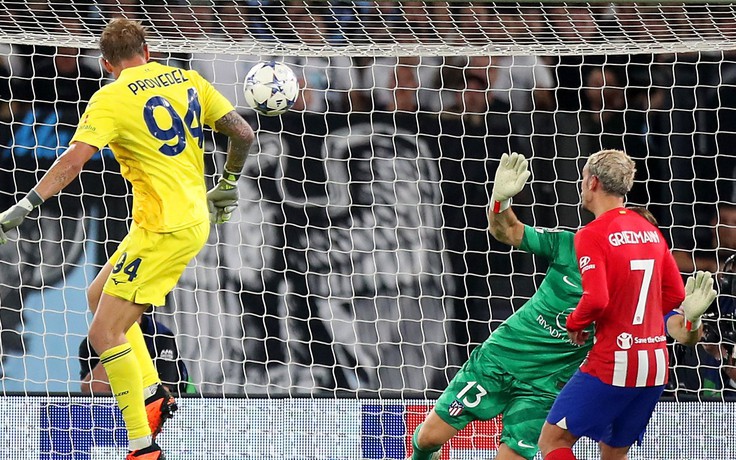 Lần đầu tiên sau 13 năm mới có một thủ môn ghi bàn tại Champions League Lần đầu tiên sau 13 năm mới có một thủ môn ghi bàn tại Champions League