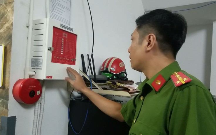 Công an kiểm tra PCCC nhưng chủ chung cư mini không có mặt Công an kiểm tra PCCC nhưng chủ chung cư mini không có mặt
