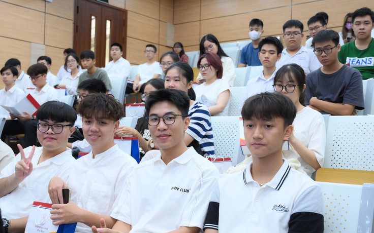 Lãnh đạo trường ĐH khuyên tân sinh viên tuyển thẳng 'gác lại hào quang' Lãnh đạo trường ĐH khuyên tân sinh viên tuyển thẳng 'gác lại hào quang'