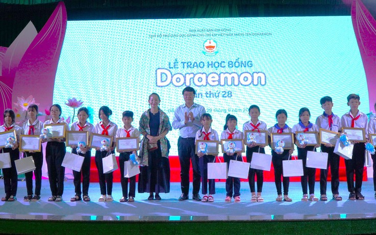 Quỹ Doraemon trao 559 suất học bổng cho học sinh khu vực phía nam