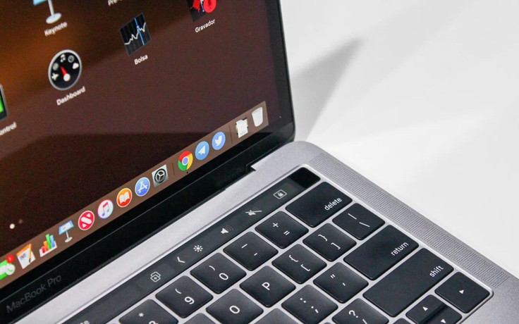MacBook Pro 2017 Touch Bar thành 'hàng cổ'
