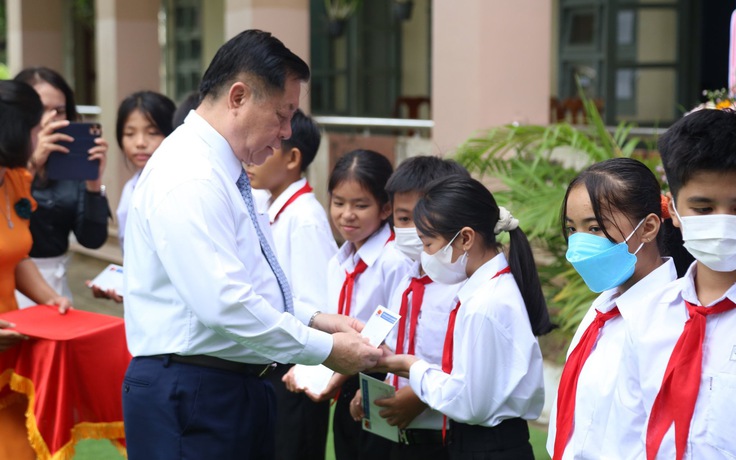 Trưởng ban Tuyên giáo T.Ư Nguyễn Trọng Nghĩa: 'Học từ thực tiễn sinh động của cuộc sống' Trưởng ban Tuyên giáo T.Ư Nguyễn Trọng Nghĩa: 'Học từ thực tiễn sinh động của cuộc sống'