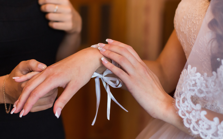 Mẫu nail đồng bộ với váy cưới - vẻ đẹp hoàn hảo cho cô dâu