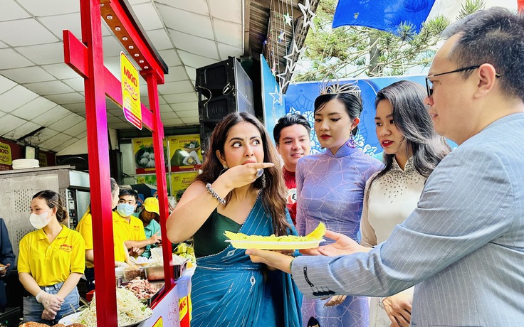 ‘Cô dâu 8 tuổi’ Ấn Độ thích thú với bánh xèo Hương xưa Việt Nam ‘Cô dâu 8 tuổi’ Ấn Độ thích thú với bánh xèo Hương xưa Việt Nam