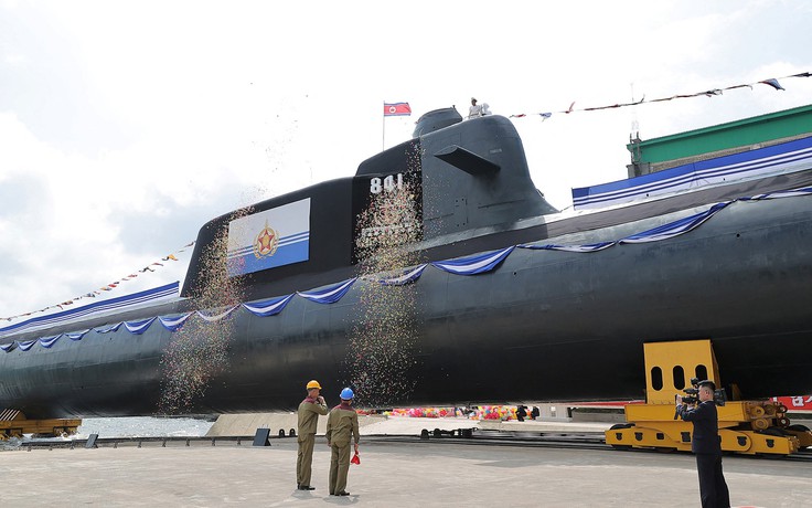 Triều Tiên ra mắt tàu ngầm 'tấn công hạt nhân chiến thuật' đầu tiên