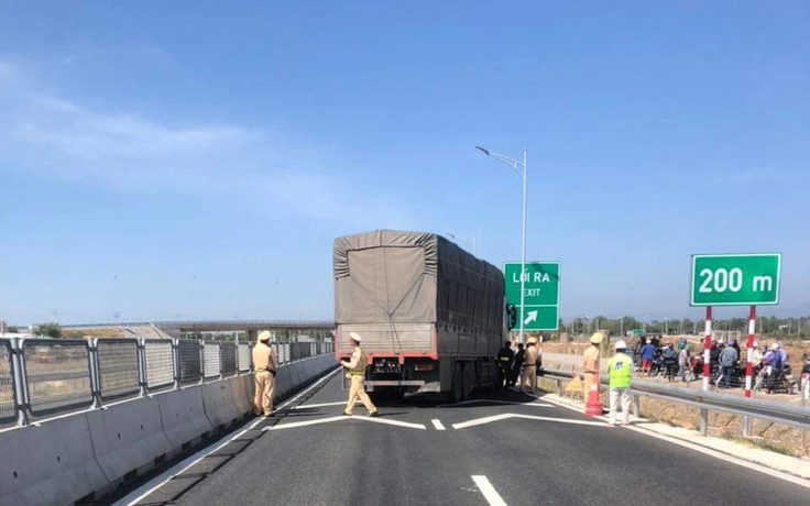 Bình Thuận: Truy bắt tài xế chống lại CSGT, chặn xe ngang cao tốc Vĩnh Hảo - Phan Thiết