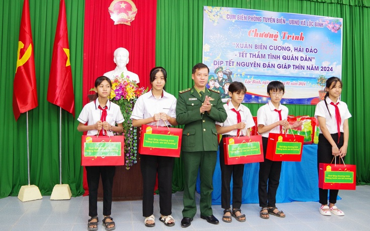 Bộ đội biên phòng Thừa Thiên - Huế tổ chức chương trình xuân biên cương