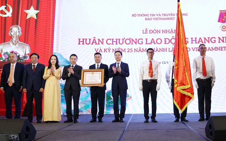 Báo VietNamNet nhận Huân chương Lao động hạng nhất