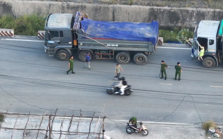 Ninh Hòa: Kiểm tra loạt xe tải có hành vi đổ chất thải ra môi trường