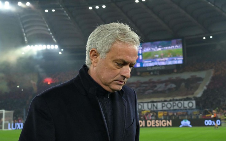 AS Roma xác nhận chính thức chia tay HLV Mourinho