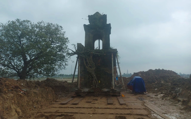 'Thần đèn' Nguyễn Văn Cư dời thành công cổng đền nặng hơn 100 tấn đi được 63 mét