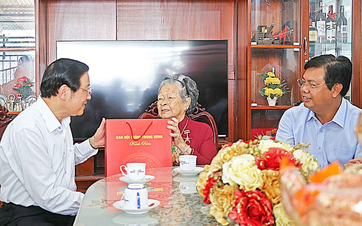 Trưởng ban Nội chính Trung ương Phan Đình Trạc thăm, chúc tết tại Cà Mau